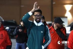 历经波折！沃齐尼亚抵达智利：感谢球迷们的耐心等待